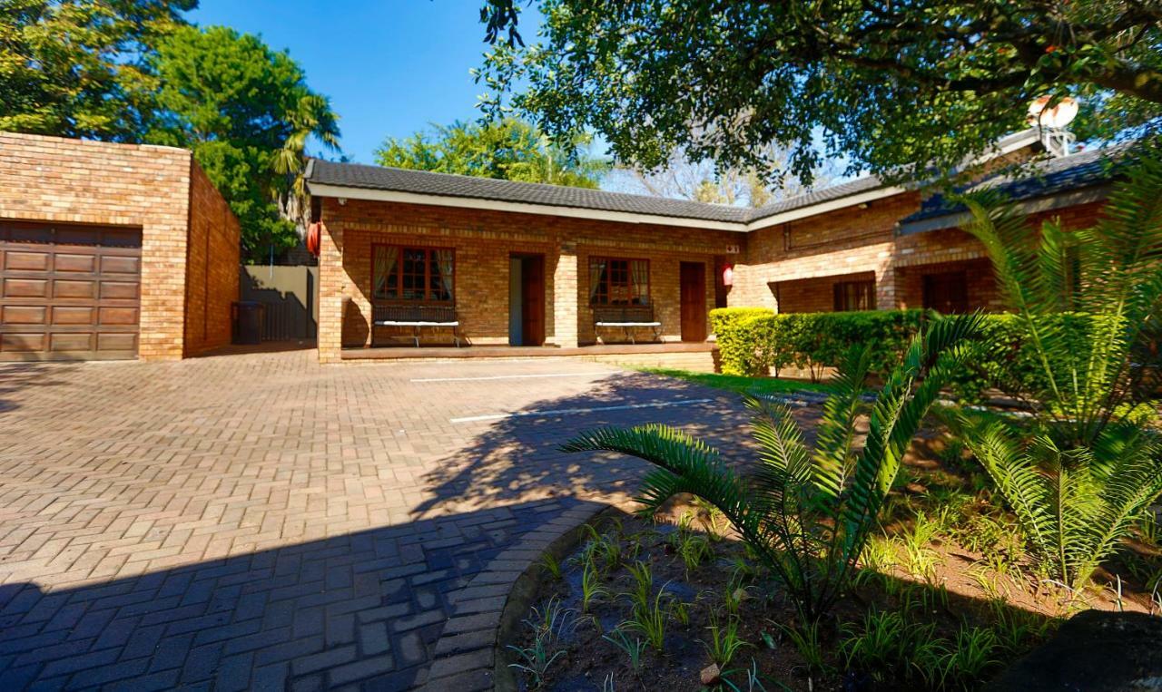 Belladona Guesthouse Mbombela Bagian luar foto