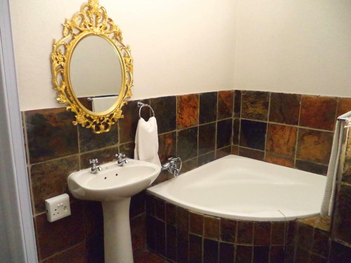Belladona Guesthouse Mbombela Bagian luar foto